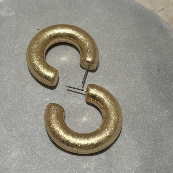 Elegant Gold Hoop Earrings - Picture 6 of 10